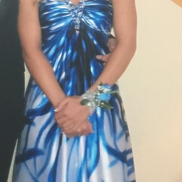 Cache prom dress - Picture 3 of 4
